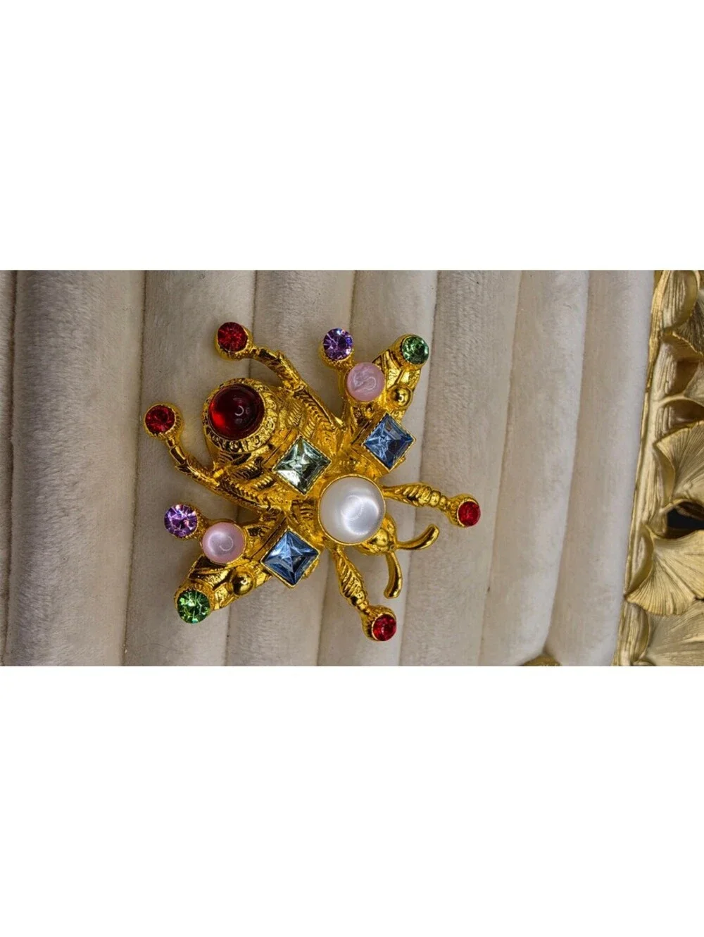 Sacarab Vintage-Inspired Bumblebee Brooch with Colorful Rhinestones